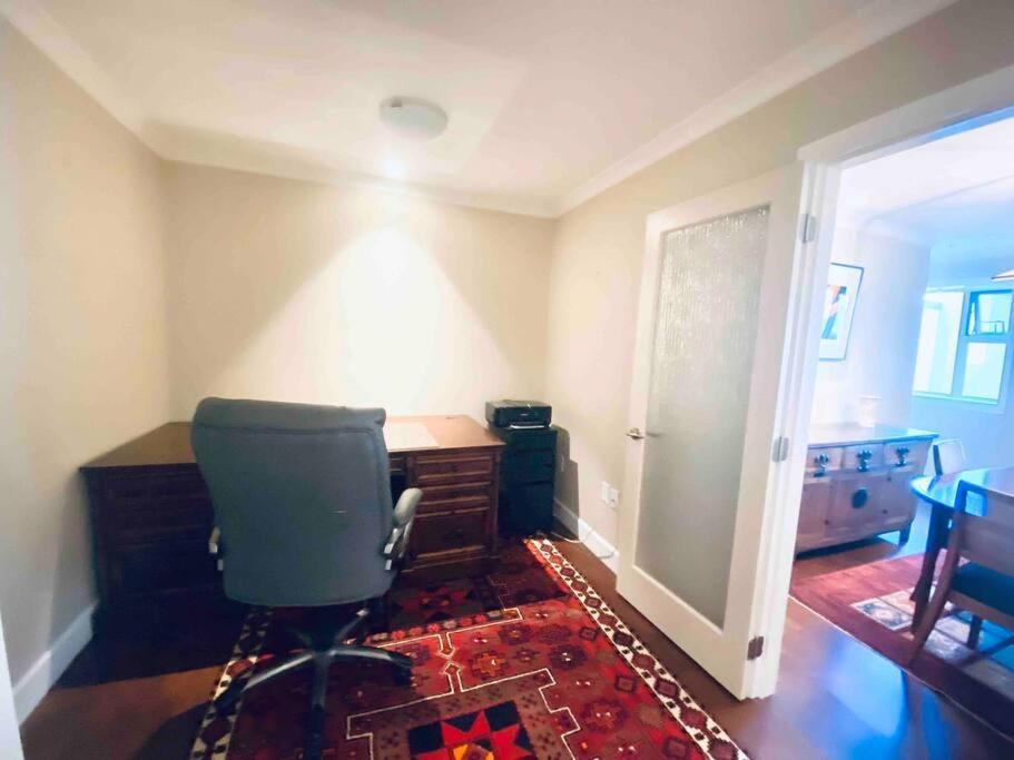 Amazing Location 2 Bedroom Minutes From Downtown Виктория Екстериор снимка