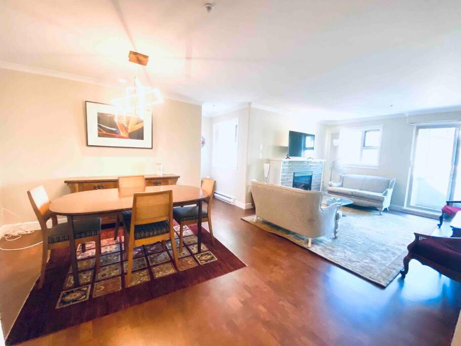 Amazing Location 2 Bedroom Minutes From Downtown Виктория Екстериор снимка